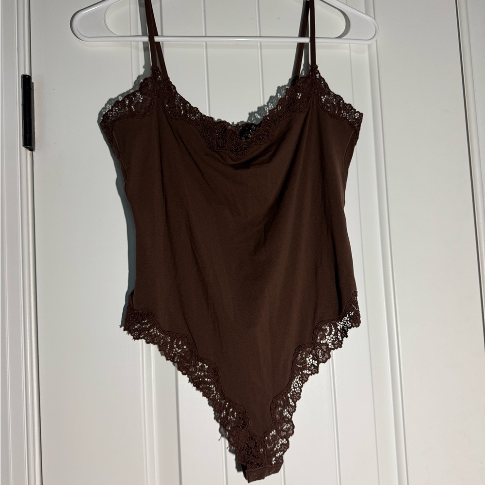 SKIMS Chocolate Cami Bodysuit - Fits Everybody Lace